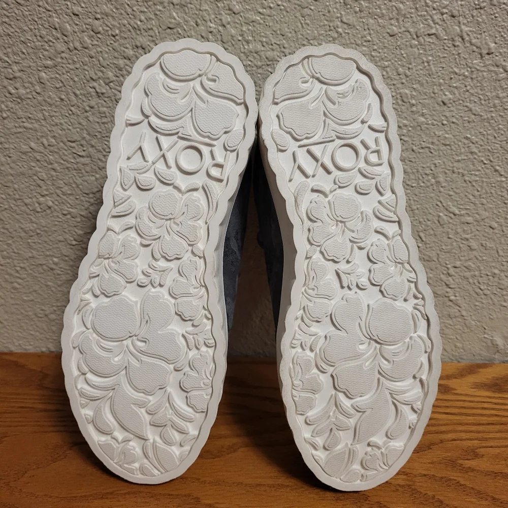 Roxy Gray Camo Sheilahh Sneaker Size 7½